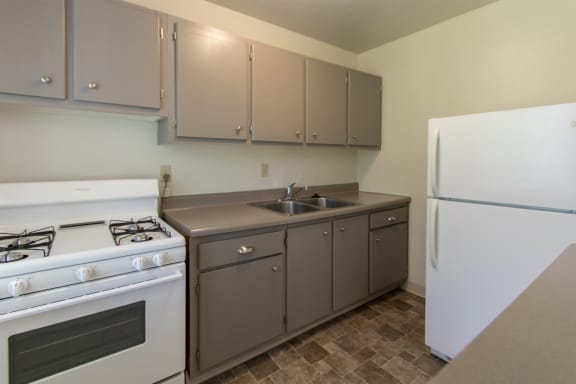This is a photo of the kitchen in the 631 square foot, B-style 1 bedroom floor plan at Colonial Ridge Apartments in Cincinnati, OH.