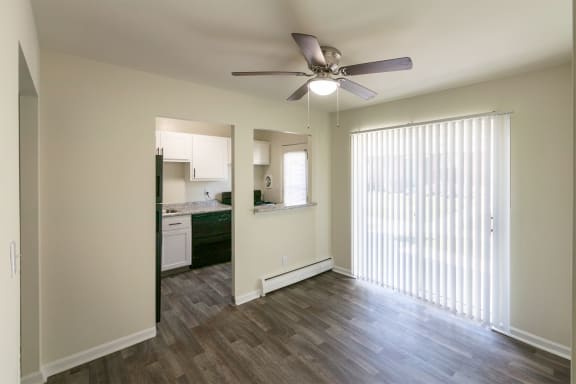 This is a photo of the dining room in the 631 square foot, B-style (Ranch) 1 bedroom/1 bath floor plan at Colonial Ridge Apartments in the Pleasant Ridge neighborhood of Cincinnati, OH.