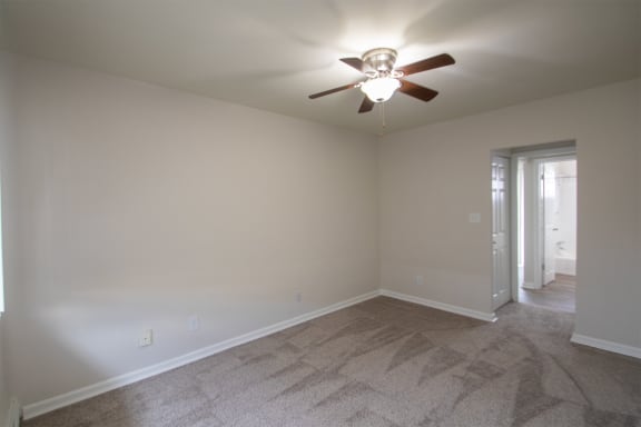 This is a photo of the bedroom in the 631 square foot, B-style (Ranch) 1 bedroom/1 bath floor plan at Colonial Ridge Apartments in the Pleasant Ridge neighborhood of Cincinnati, OH.