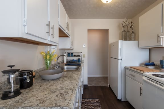 Kitchen Bar With Granite Counter Top  at Fairfield Pointe, Ohio, 45014