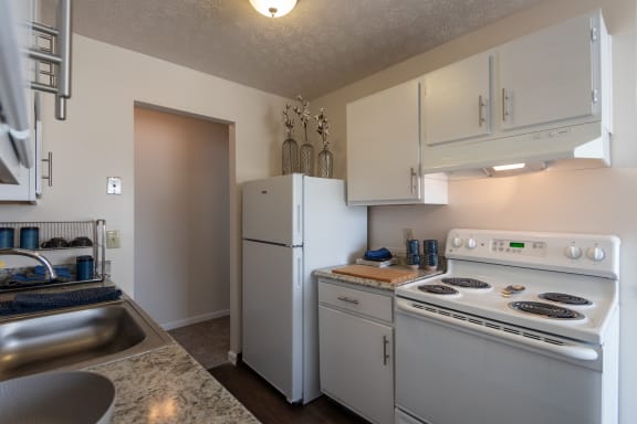 Fully Equipped Island Kitchen at Fairfield Pointe, Fairfield, OH, 45014