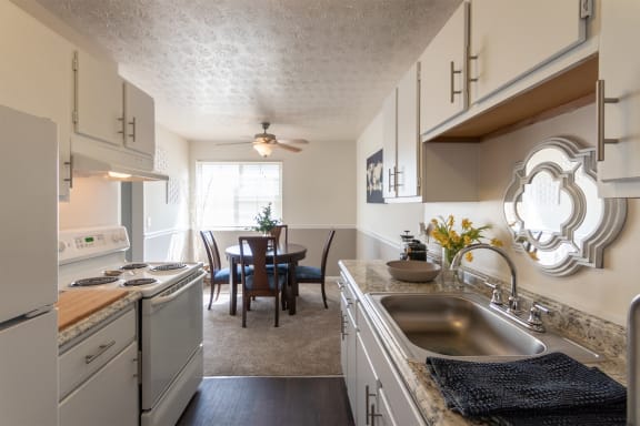 Fully Equipped Kitchen With Modern Appliances  at Fairfield Pointe, Fairfield, OH