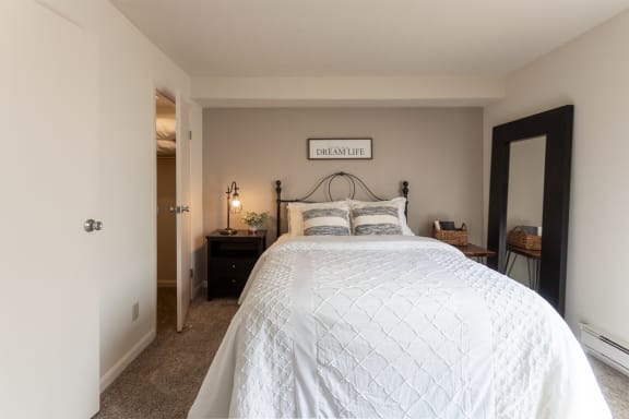 Large Master Bedrooms at Fairfield Pointe, Fairfield, OH, 45014