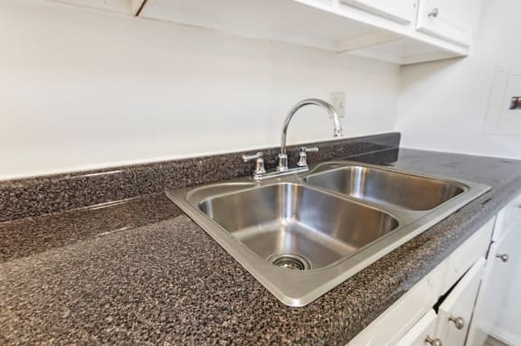This is a photo of the kitchen of a 1 bedroom, 631 square foot apartment at Lake of the Woods Apartments in Cincinnati, OH.