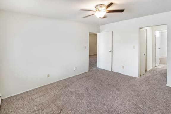This is a photo of the bedroom of a 1 bedroom, 631 square foot apartment at Lake of the Woods Apartments in Cincinnati, OH.