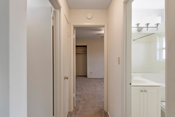 This is a photo of the hallway of a 2 bedroom, 758 square foot apartment at Lake of the Woods Apartments in Cincinnati, OH.