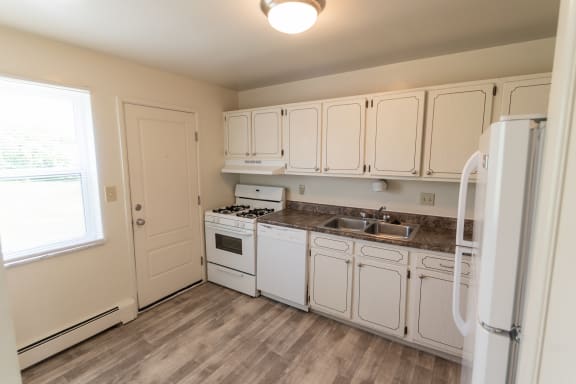 This is a photo of the kichen in the 1229 square foot, 3 bedroom, 2.5 bath townhome floor plan at Lake of the Woods Apartments in Cincinnati, OH.