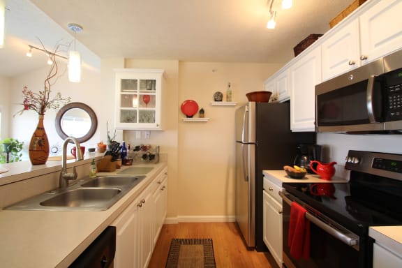 This is a photo of the kitchen in the 1 bedroom Clipper floor plan at Nantucket Apartments in Loveland, OH.