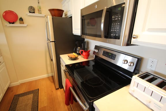 This is a photo of the kitchen in the 1 bedroom Clipper floor plan at Nantucket Apartments in Loveland, OH.