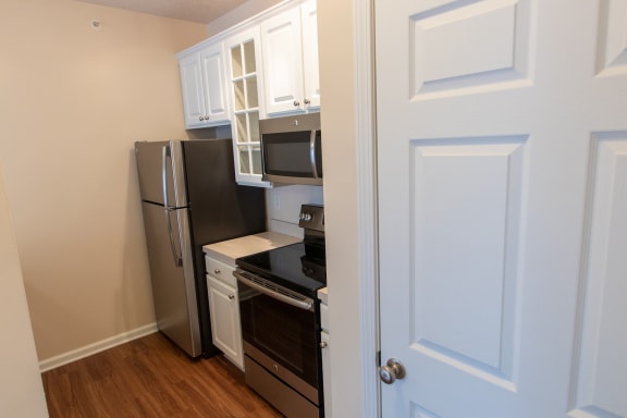 This is a photo of the kitchen in the 563 square foot, 1 bedroom, 1 bath Catamaran floor plan at Nantucket Apartments in Loveland, OH.