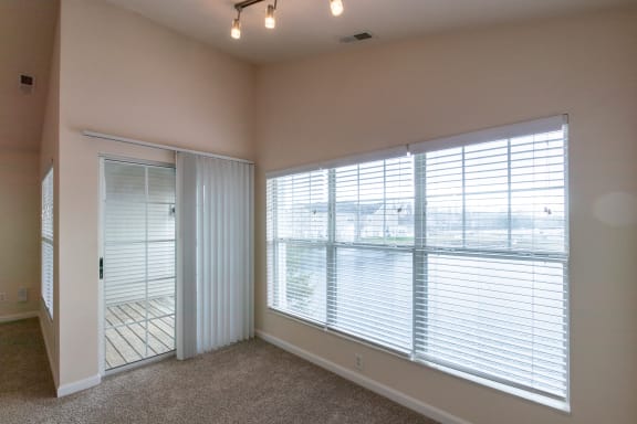 This is a photo of the dining area in the 1016 square foot, 2 bedroom, 2 bath Nautica floor plan with vaulted ceilings at Nantucket Apartments in Loveland, OH.
