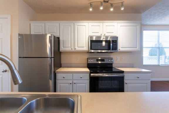 This is a photo of the kitchen in the 1389 square foot, 2 bedroom, 2 and a 1/2 bath Yachtsman floor plan at Nantucket Apartments in Loveland, OH.