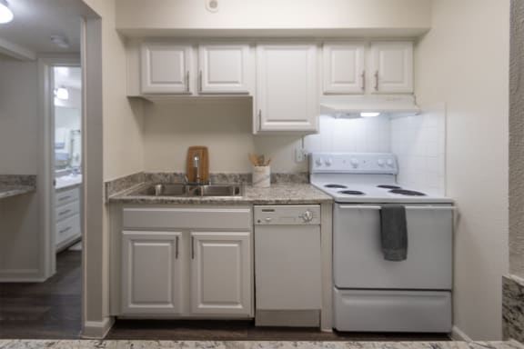 Open Kitchen Floor Design at Princeton Court, Texas