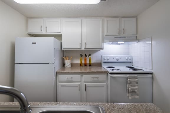 Spacious Full Size Kitchen at Princeton Court, Texas, 75231