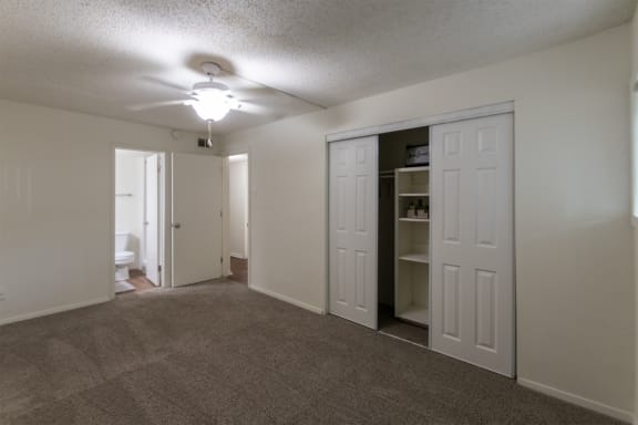 Carpeting In Bedroom at Princeton Court, Dallas