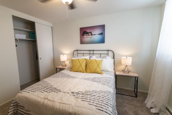 This is a picture of the bedroom in a 576 sq foot 1 bedroom, 1 bath apartment at Red Bank Reserve in the Madisonville neighborhood of Cincinnati, Ohio.