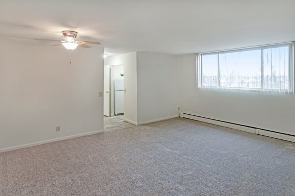 This is a picture of the living room in a 572 sq foot 1 bedroom, 1 bath apartment at Red Bank Reserve in the Madisonville neighborhood of Cincinnati, Ohio.