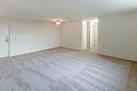 This is a picture of the living room in a 572 sq foot 1 bedroom, 1 bath apartment at Red Bank Reserve in the Madisonville neighborhood of Cincinnati, Ohio.