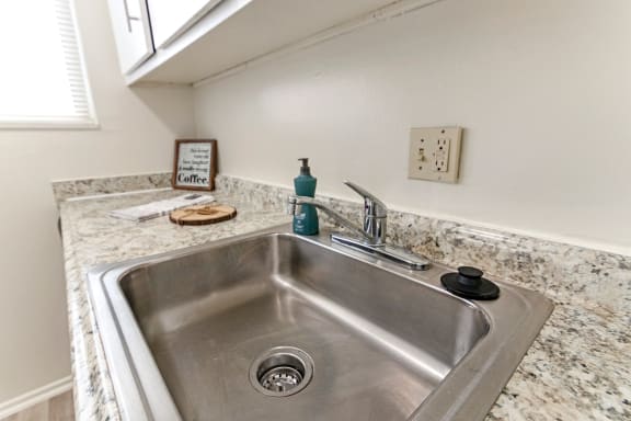This is a picture of the kitchen in a 572 sq foot 1 bedroom, 1 bath apartment at Red Bank Reserve in the Madisonville neighborhood of Cincinnati, Ohio.