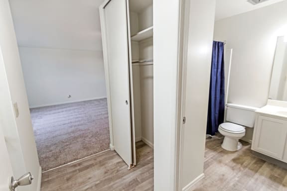 This is a picture of the hallway closet and bathroom in a 572 sq foot 1 bedroom, 1 bath apartment at Red Bank Reserve in the Madisonville neighborhood of Cincinnati, Ohio.