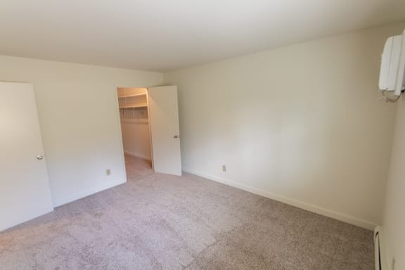 This is a picture of the primary bedroom in a 748 sq foot 2 bedroom, 1 bath apartment at Red Bank Reserve in the Madisonville neighborhood of Cincinnati, Ohio.