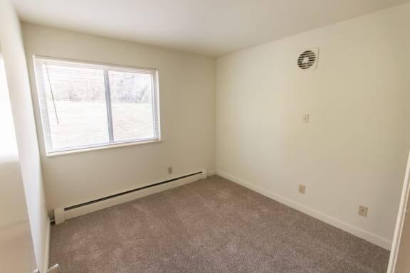 This is a picture of the second bedroom in a 748 sq foot 2 bedroom, 1 bath apartment at Red Bank Reserve in the Madisonville neighborhood of Cincinnati, Ohio.