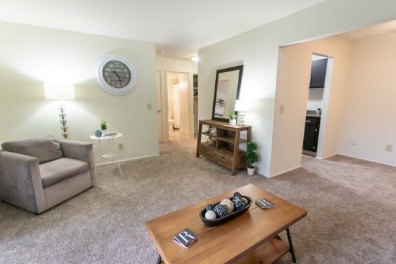 This is a picture of the living room in a 578 sq foot 1 bedroom, 1 bath apartment at Red Bank Reserve in the Madisonville neighborhood of Cincinnati, Ohio.