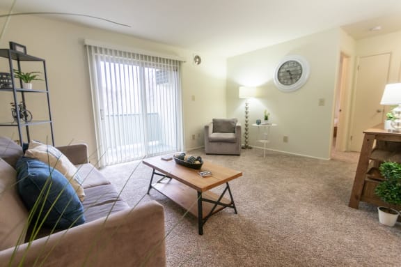 This is a picture of the living room of a 578 sq foot 1 bedroom apartment at Red Bank Reserve in Cincinnati, Ohio.