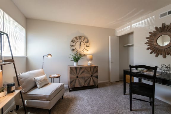 Living Area With Work Desk at Village East, Franklin, OH