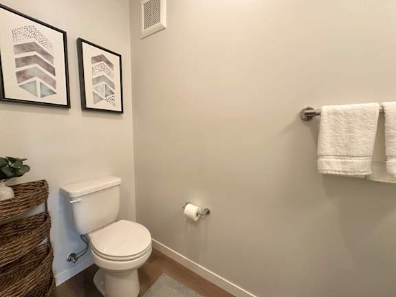 The Eloise Apartments Minneapolis, MN Bathroom