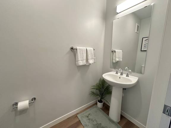 The Eloise Apartments Minneapolis, MN Bathroom