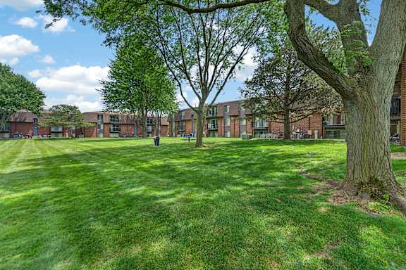 Expansive green space at Drawbridge Apartments in Harrison Township, MI.