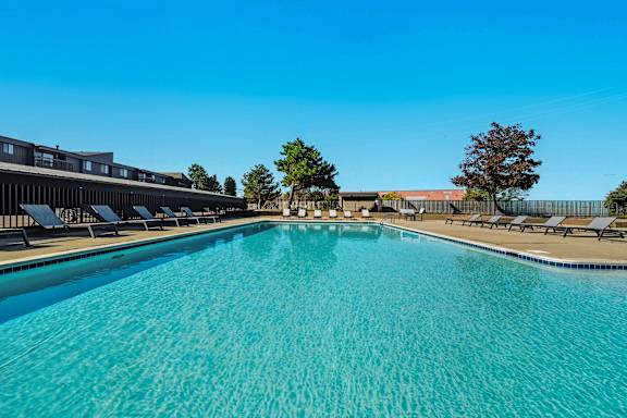 Clean Blue Swimming Pool at Franklin River Apartments, Southfield, MI, 48034