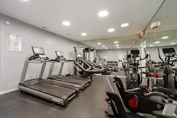 Indoor Gym at Franklin River Apartments, Southfield