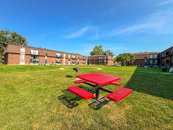 Spacious picnic area at Knottingham Apartments in Clinton Township, MI.