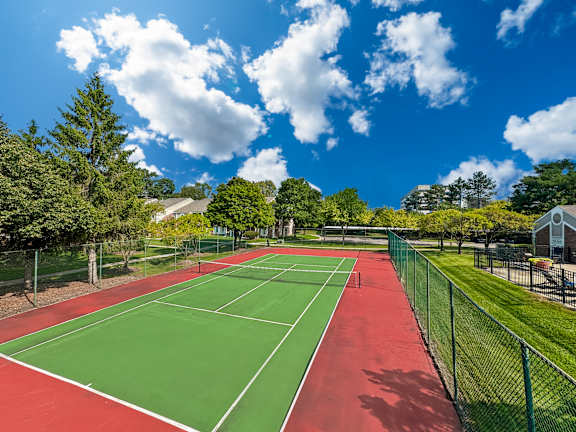 Community court at Park Lane Apartments, Southfield, MI, 48033