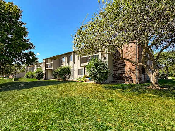 Expansive green space at Three Oaks Apartments in Troy, MI.