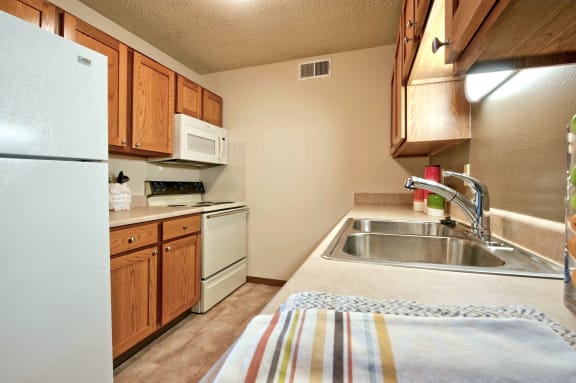 Dominium_Huntington Ridge_Kitchen