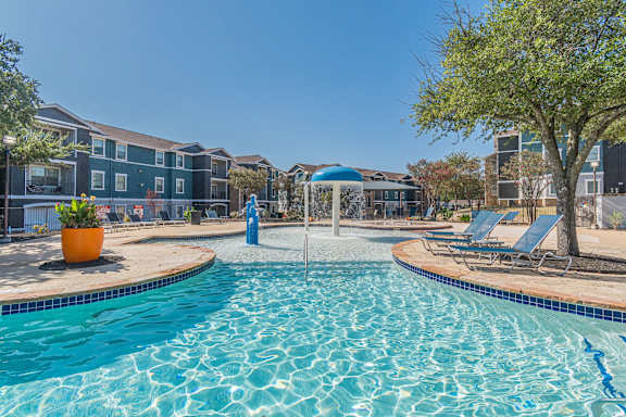 Dominium_Stoneridge_Pool6.jpg