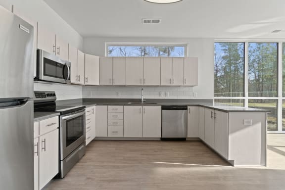 a kitchen with white cabinets and stainless steel appliancesat Metropolis Apartments, Glen Allen, 23060