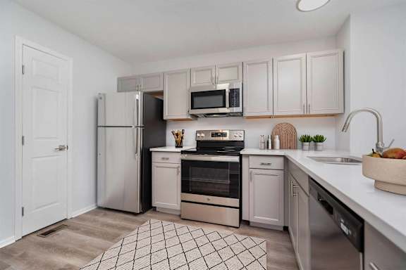 Contemporary Kitchen at Camden Place Apartments, Ohio, 43016