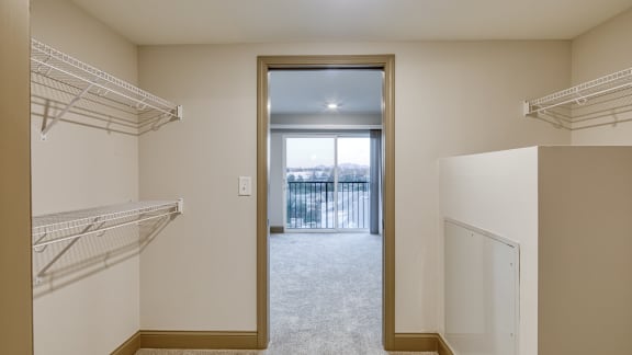 Closet unitat The View at Blue Ridge Commons Apartments, Roanoke, VA, 24017