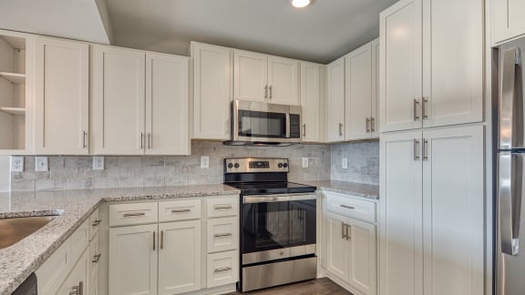Kitchen appliances and cabinetsat The View at Blue Ridge Commons Apartments, Virginia, 24017