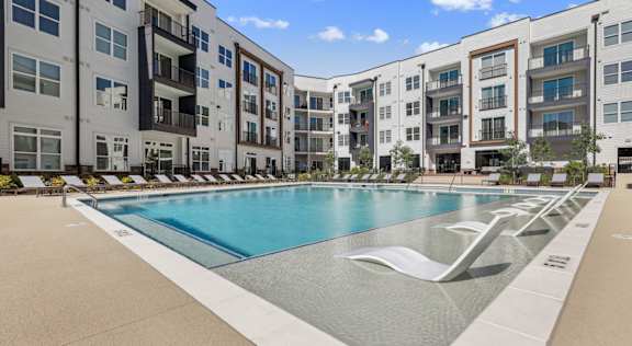 Large Swimming Pool at Innsbrook Square, Glen Allen, VA, 23060