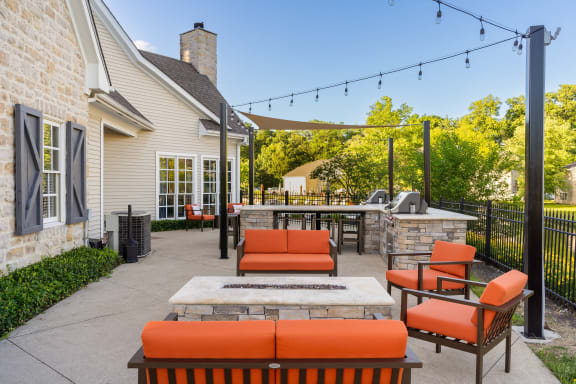 Patio with Lounge Area at The Farms in Columbus, OH 43221