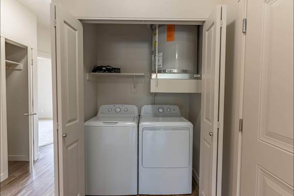 Small Laundry Room at Sandyplace Apartment Homes, Sandy