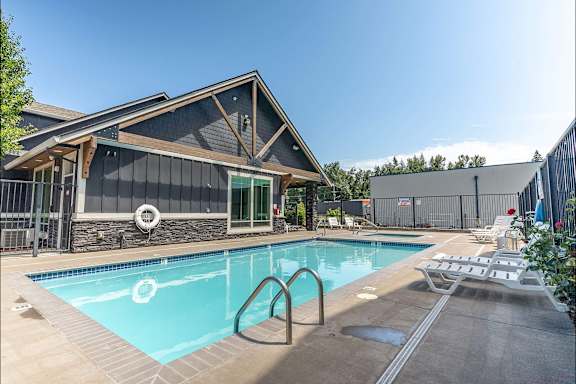 Resort style pool at Silverplace Apartment Homes, Silverton