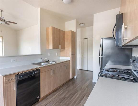 Kitchen with black appliances at Silverplace Apartment Homes, Silverton, OR
