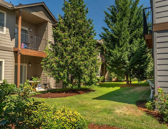Lush green lawn area at Stoneplace Apartment Homes, Molalla, Oregon