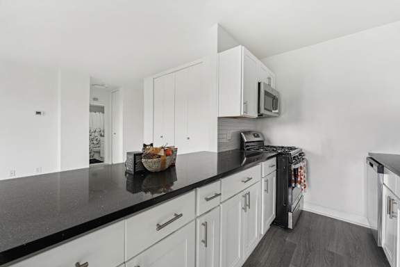 Fully Equipped Kitchen With Modern Appliances at Ashlawn at Southern Towers, Alexandria, VA, 22311